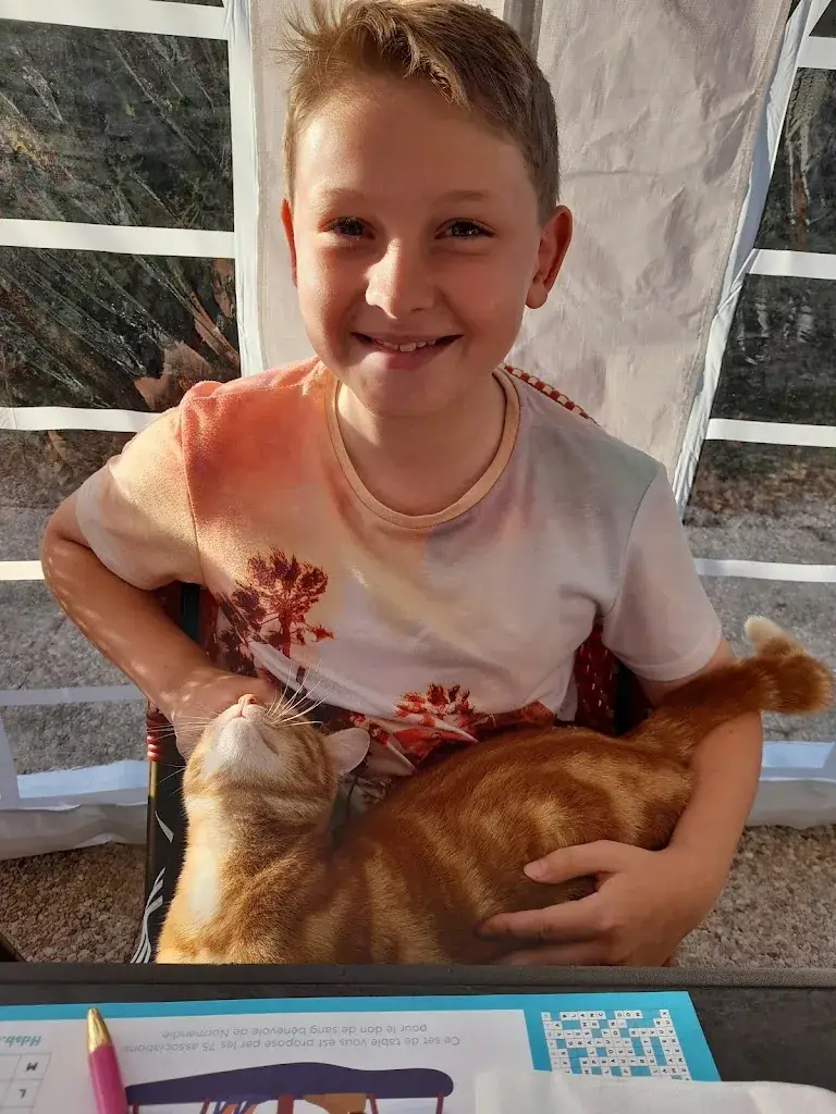 Sam Dobson_Pub17_Cerisy-la-Forêt_review