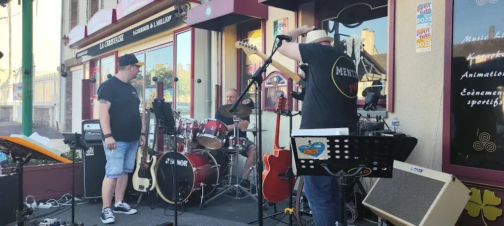 Mark Faulkner_Pub17_Cerisy-la-Forêt_review