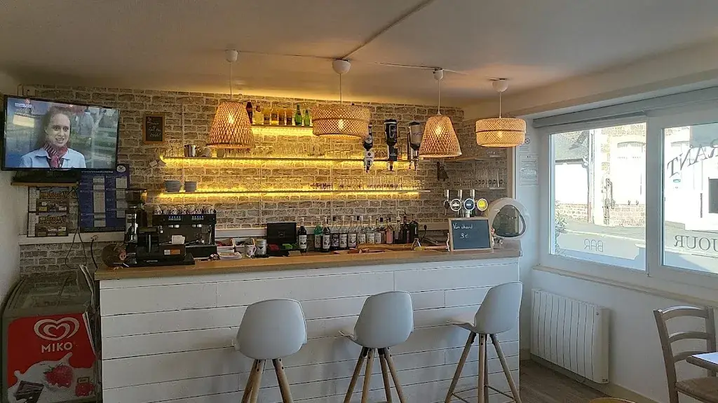 Le trois en 1 restaurant in Roncey