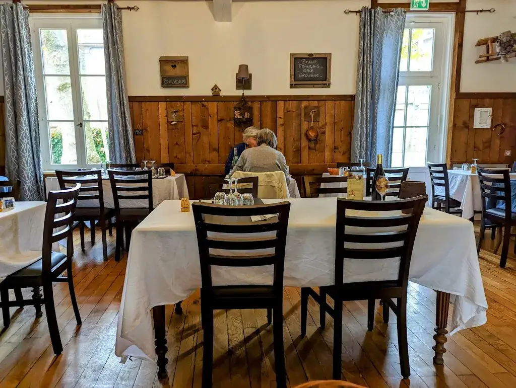 Les Trois Ours restaurante en Lamure-sur-Azergues