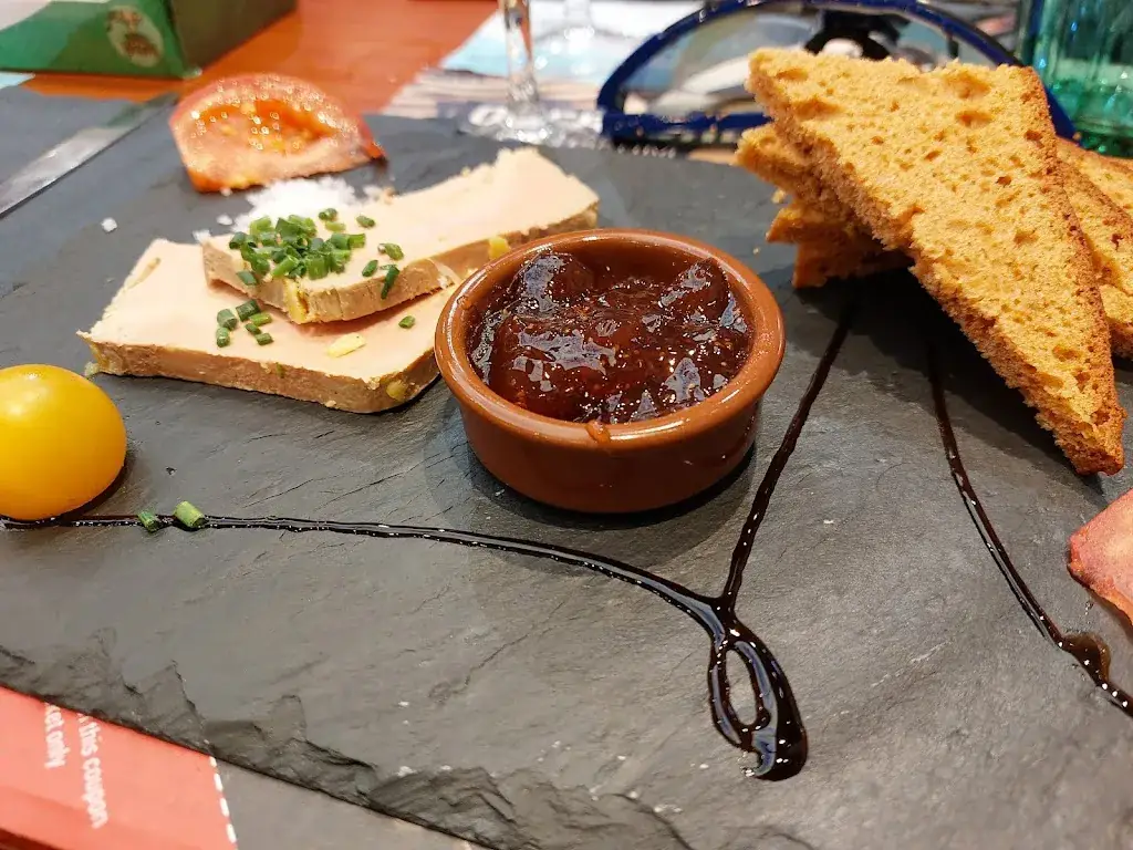 Gary Hill_La Taverne_Lion-sur-Mer_review