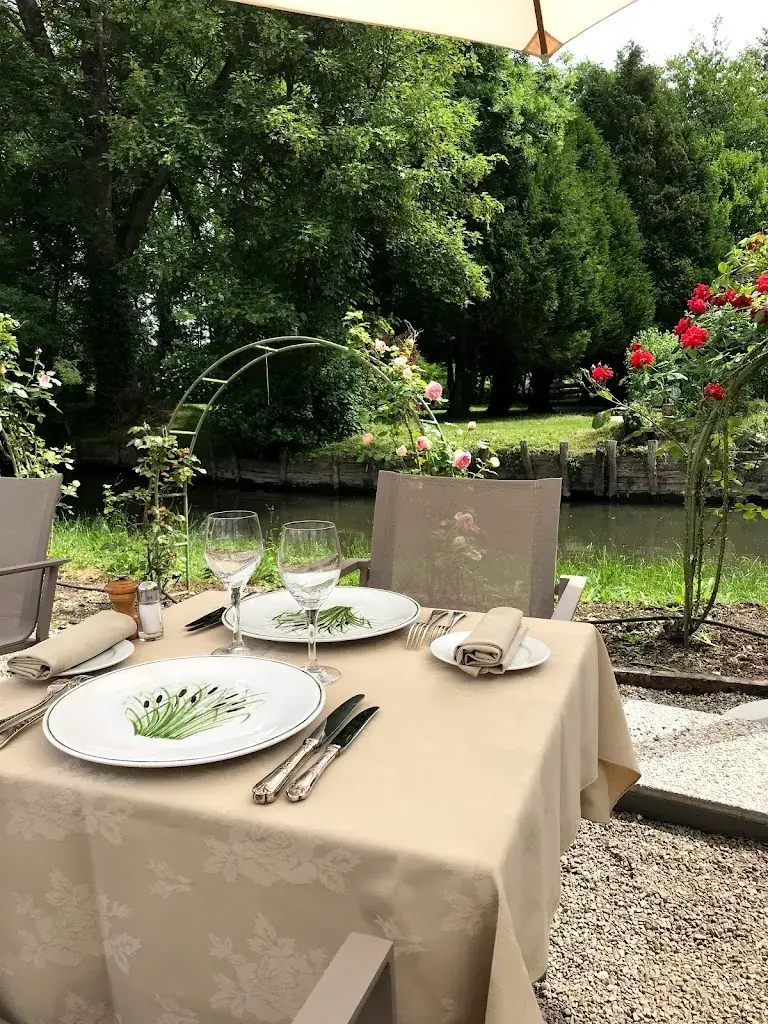Moulin et Château De Villeray Restaurant in Sablon-sur-Huisne