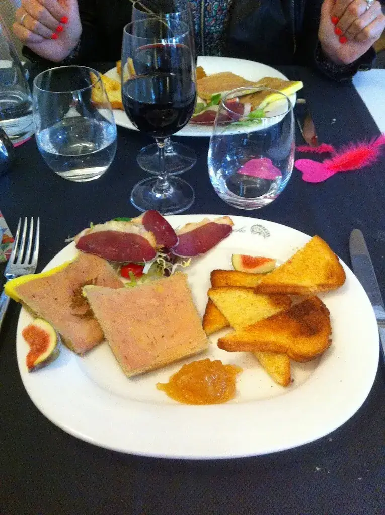 Au Fil de L'Eau Restaurant in Huisne