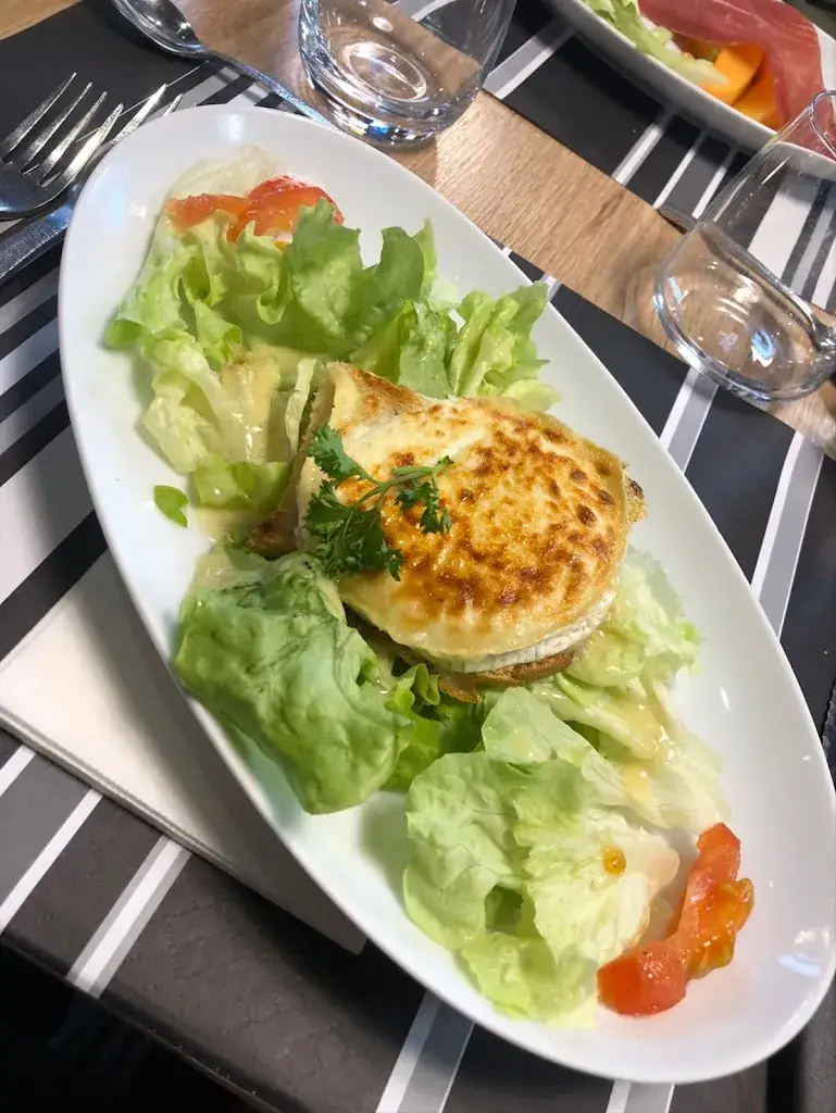 La Licorne Conde , Restaurant_Condé-en-Normandie_slider_image_3