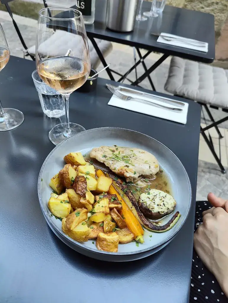 Ari Järvinen_Maison Nalda_Grignan_recensione