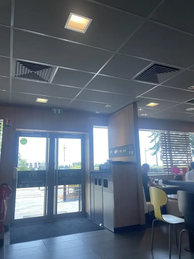Ibrahim khairaldin_McDonald's_Condé-sur-Sarthe_review