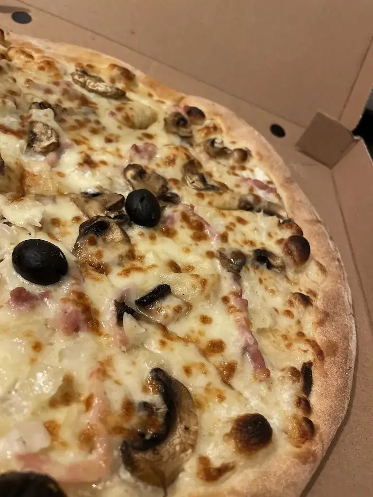 julie fraissines_Pizza San Pietro_Gières_review