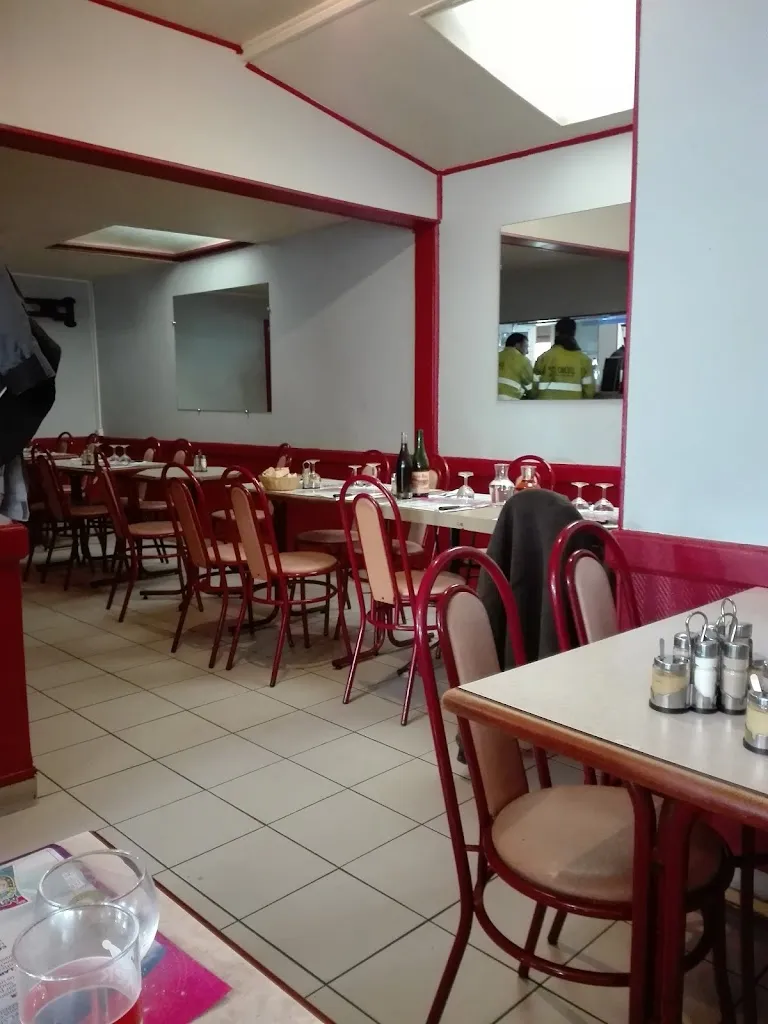 Au Quatre Vingt et Un restaurant in Alençon