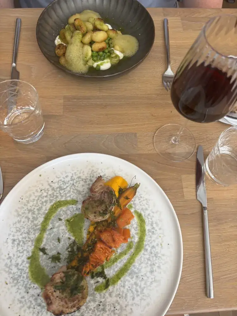 Stephanie M T_GÁLLOS Expérience_Alençon_recensione