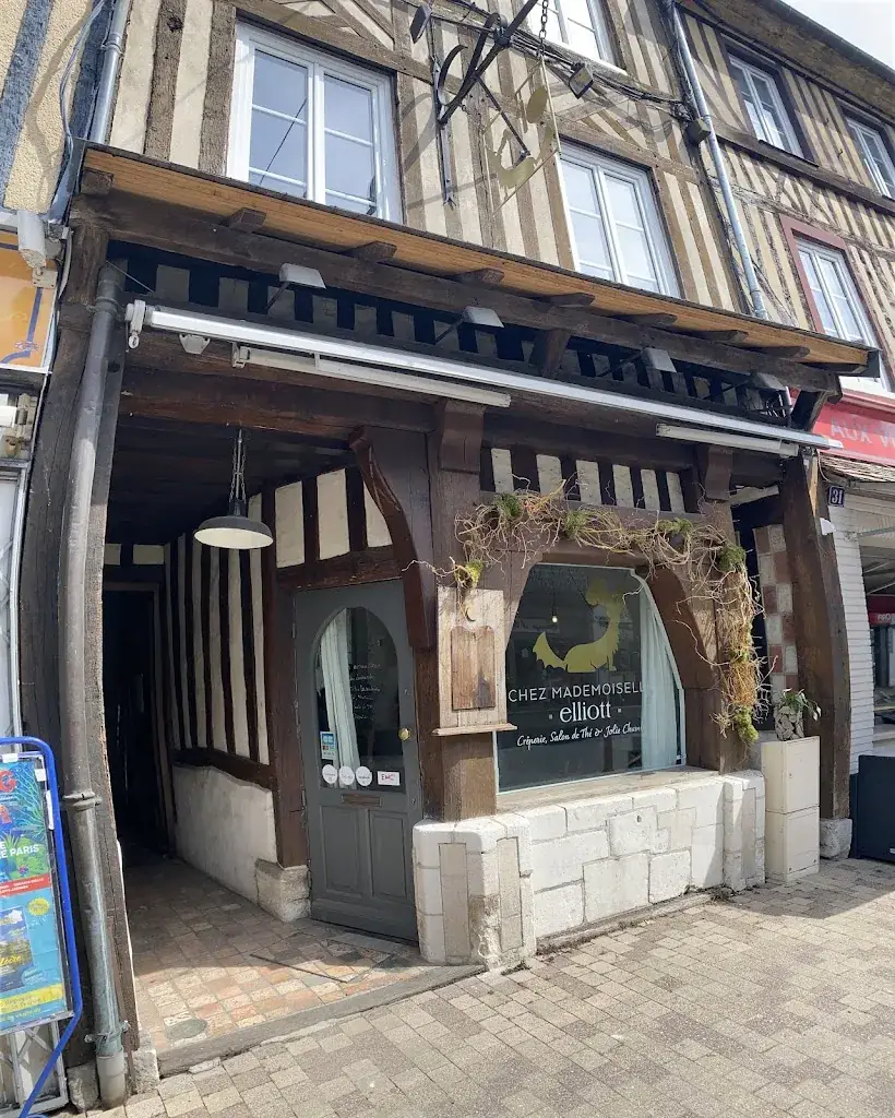 Alain Rivollier_Chez mademoiselle elliott_Cormeilles_review