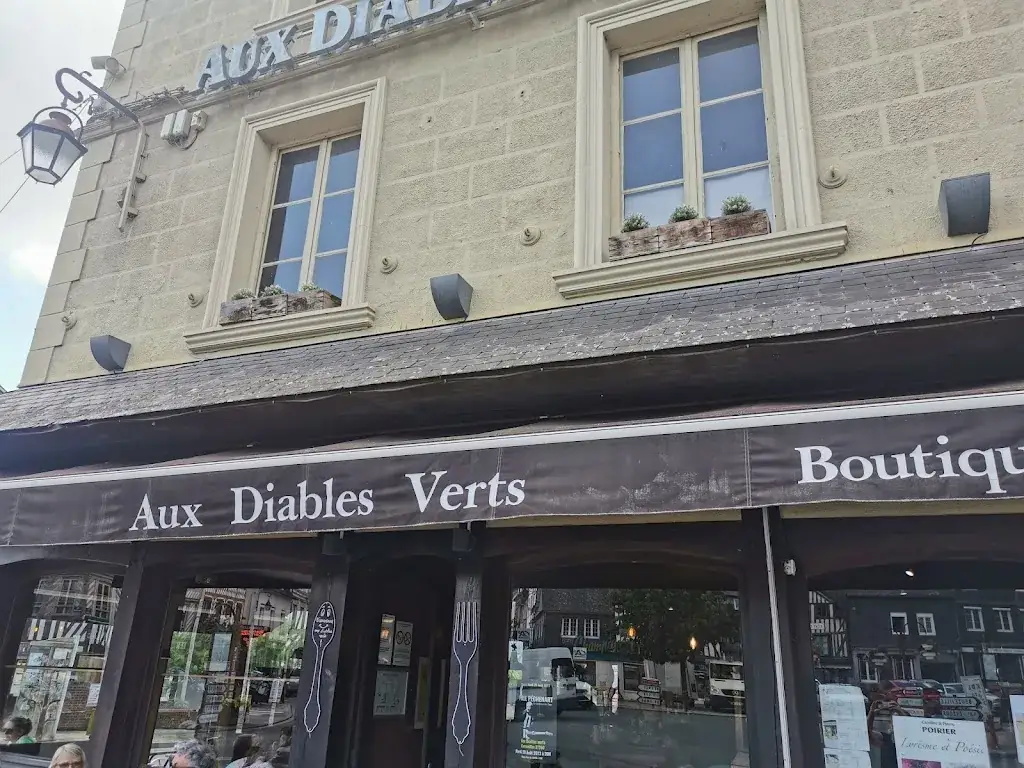 Gwen V_Aux diables verts_Cormeilles_review