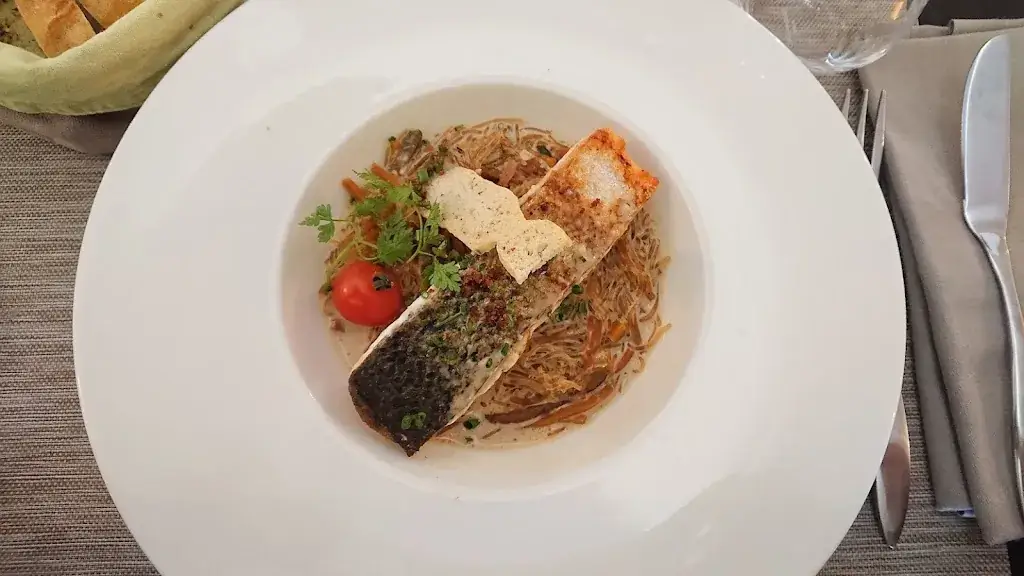 WeiHsiang Lin_Le Quai Est_Courseulles-sur-Mer_review