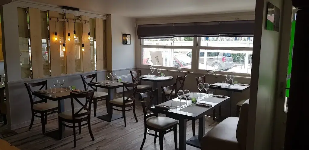 Le Quai Est restaurant in Courseulles-sur-Mer