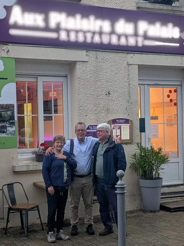 John Davies_Aux plaisirs du palais_Courseulles-sur-Mer_review