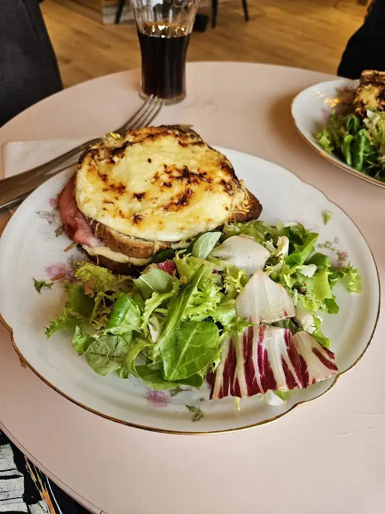 Chris Cox_Coffee & Tea_Courseulles-sur-Mer_review