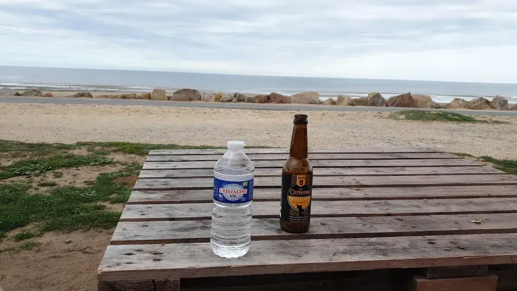 Ash Bryce_Sunny Bar_Courseulles-sur-Mer_Bewertung