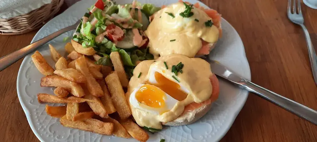 faith coates_Bella's Tea Room_Normandie_review