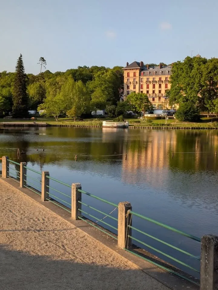 Amanda Freeman_Le Café de Paris_Normandie_review