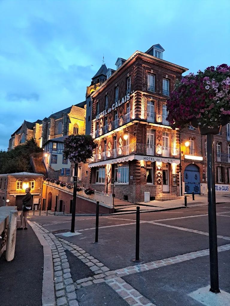 julian cardew_La Calypso_Tréport_review