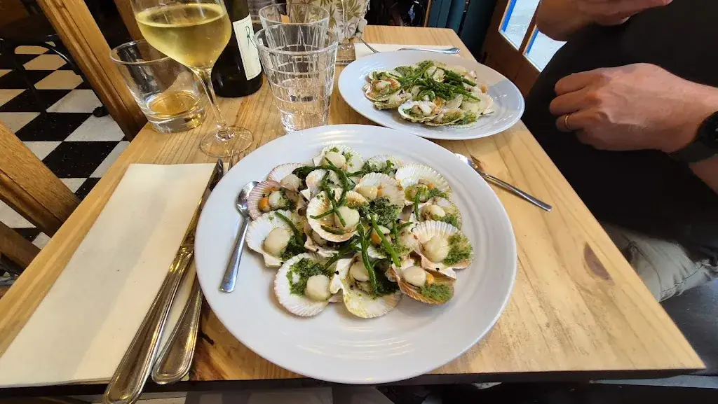 linda le mauguen_Le Petit Bûcher_Tréport_review