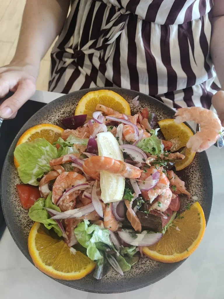 Roosmarijn van der Waart_La Goelette_Tréport_review