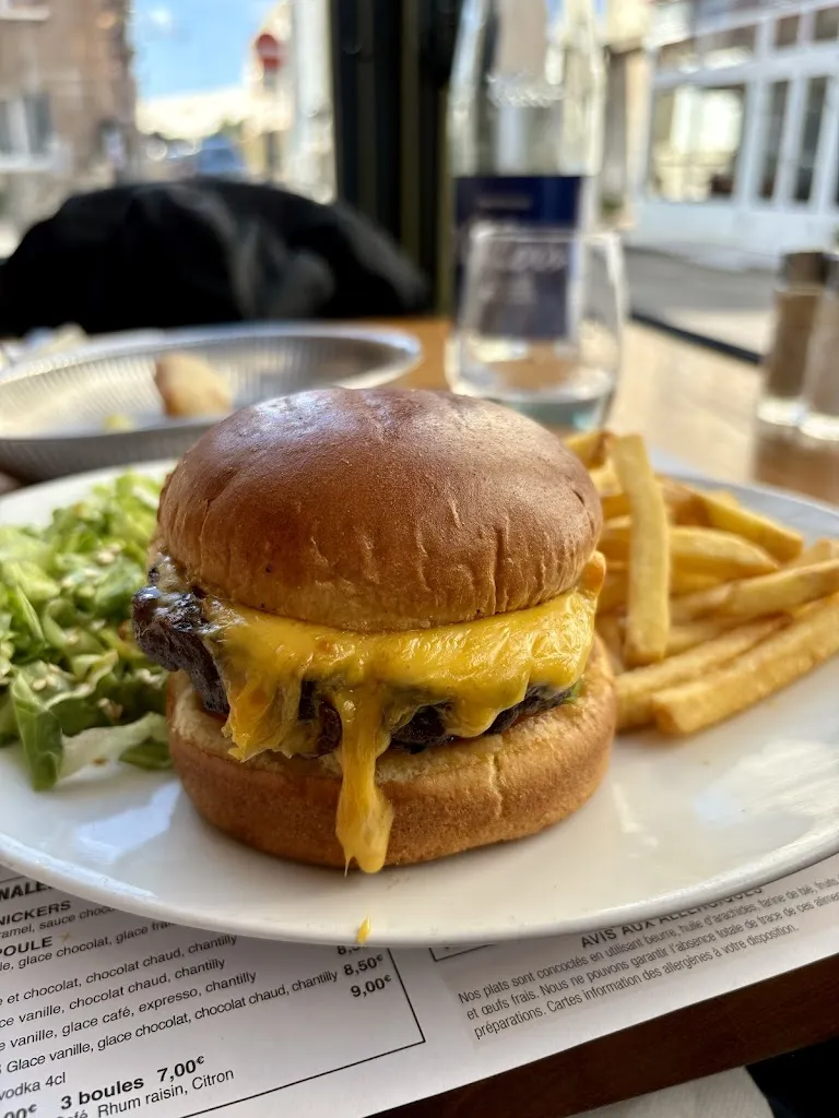 Meaghan Tanklefsky_Papa Poule_Tréport_review