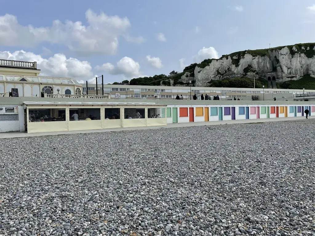 Ioana Man_Le Café Plage_Tréport_review