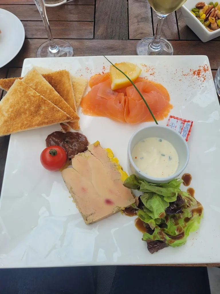 Céline Moyé_Les Berges de L'Iton_Évreux_review