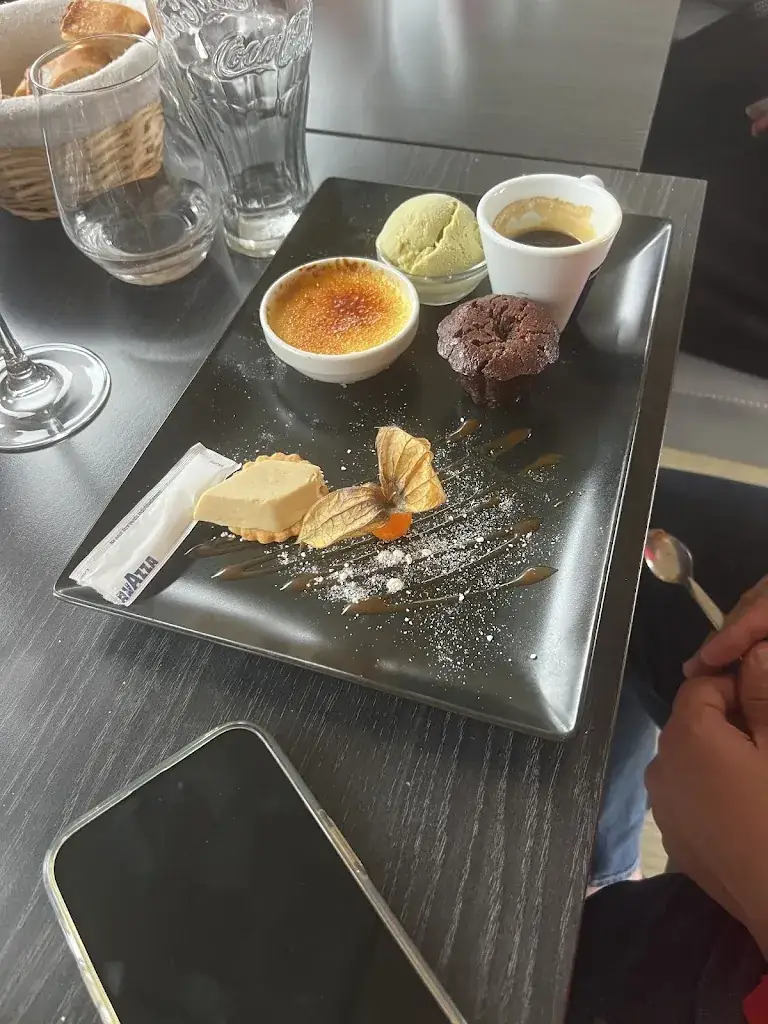 Joe Dimalta_La Péniche_Deauville_review