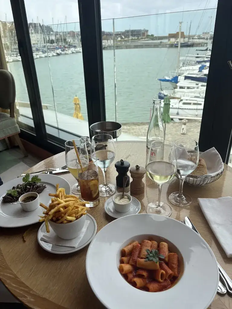 Niamh Kelly_Le Deauville_Deauville_review