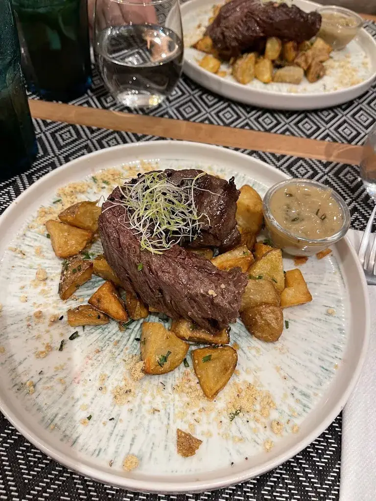 Salomé Leclerc_L'Épicurien_Saint-Jacques-sur-Darnétal_review