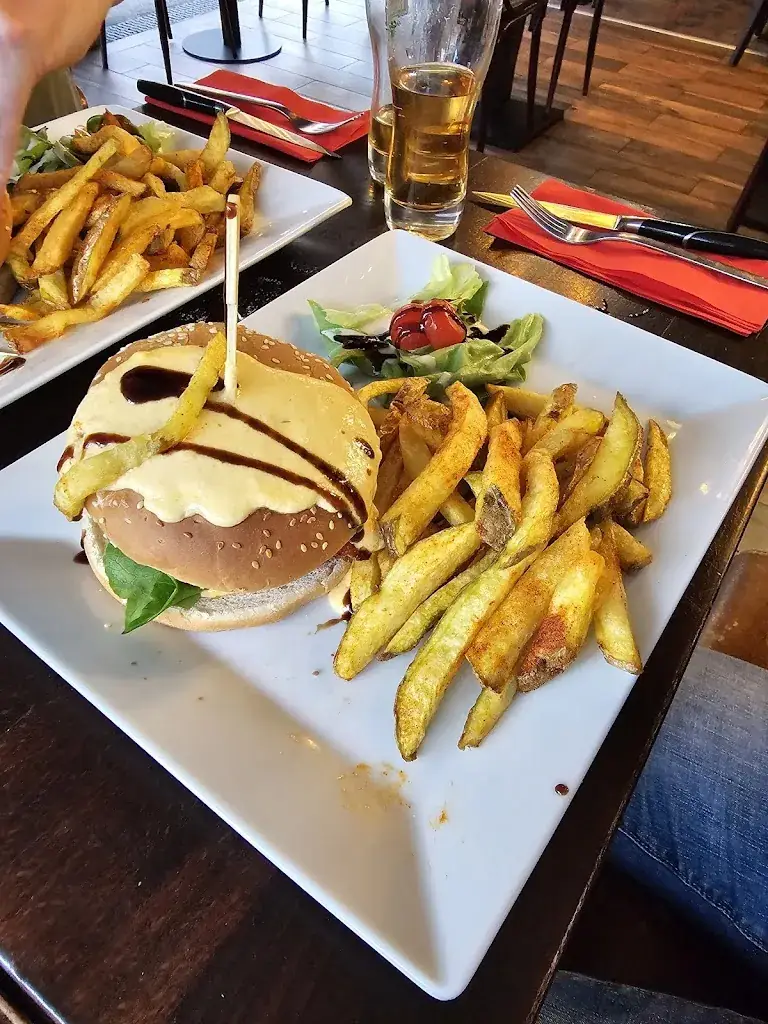 L'Indus Bistro Brasserie_Gaillard_slider_image_3