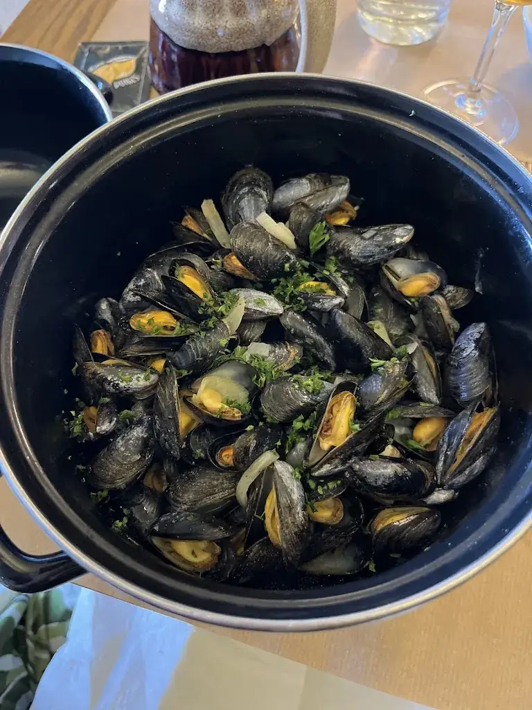 Ian Bond_Le Garden_Dieppe_review