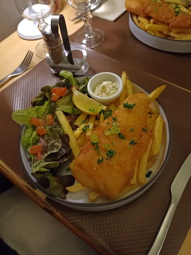 Trevor Wilmott_Le Garden_Dieppe_review