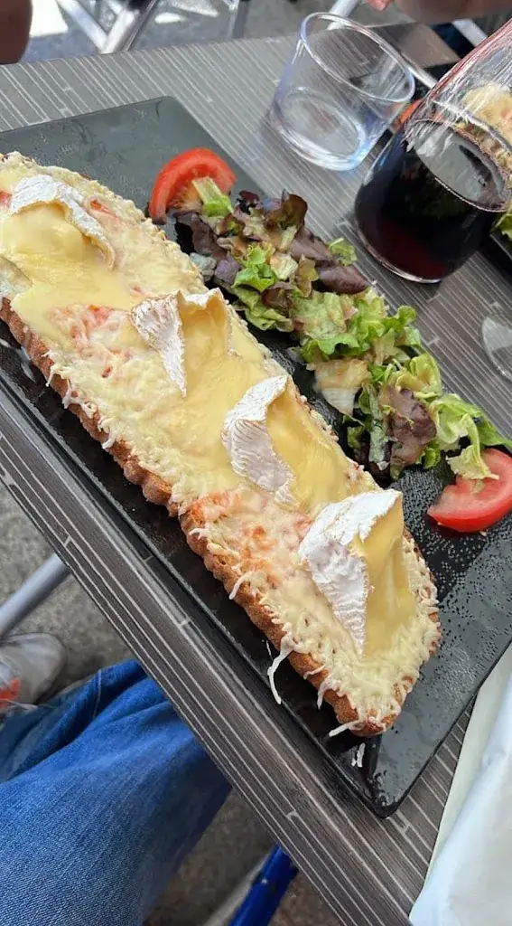 Scott_Le Bistrot St Julien_Poiraie_review