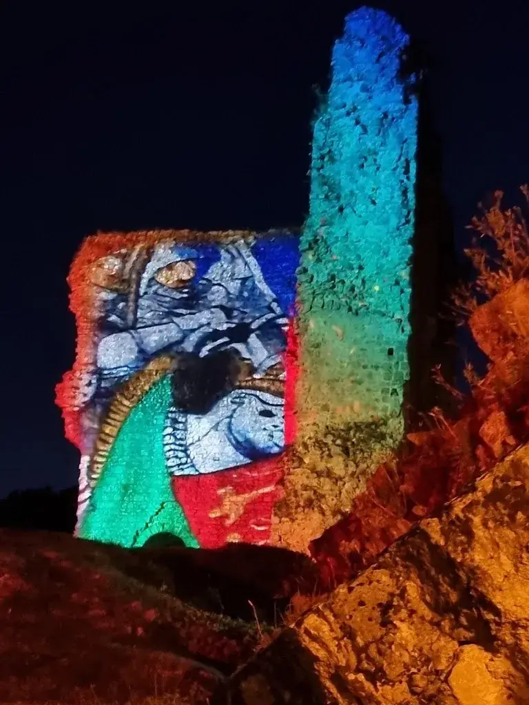 Ruth Burrows_Château de Domfront_Poiraie_recensione