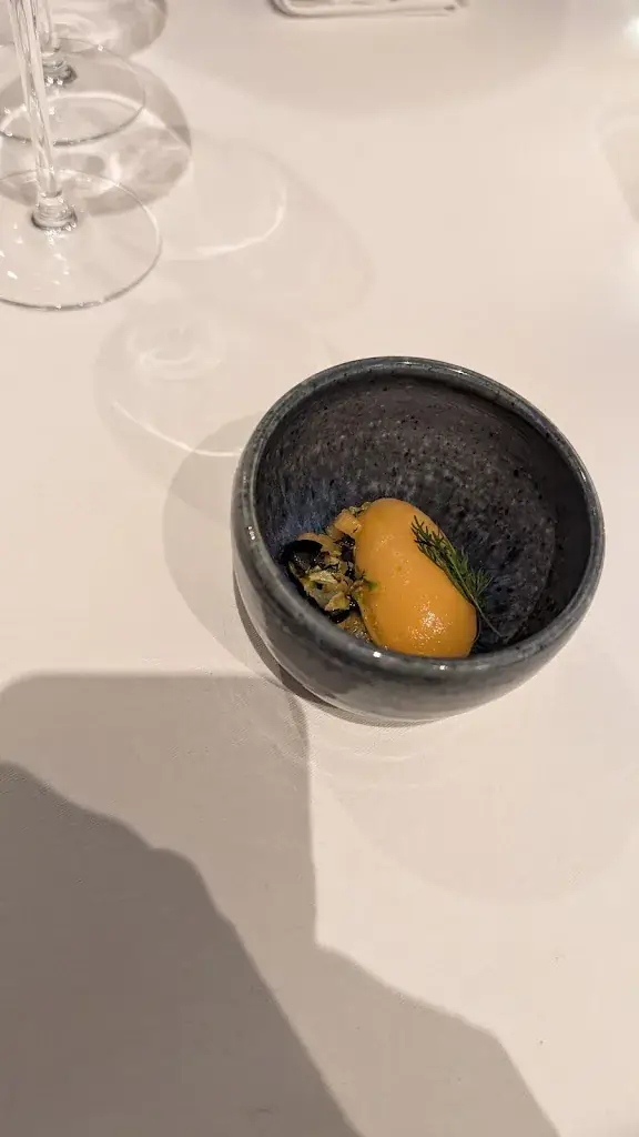 Alex Reeves_Le Pavé d'Auge_Beuvron-en-Auge_review