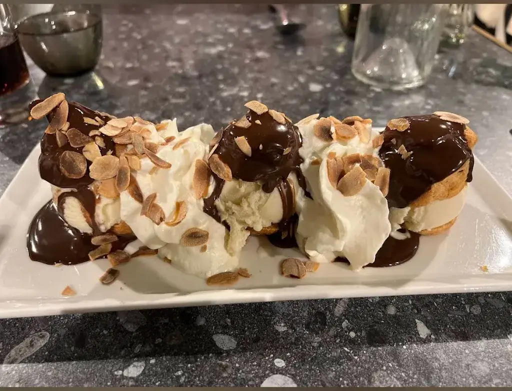 Nazeer Ali A_La Flottille_Étretat_recensione