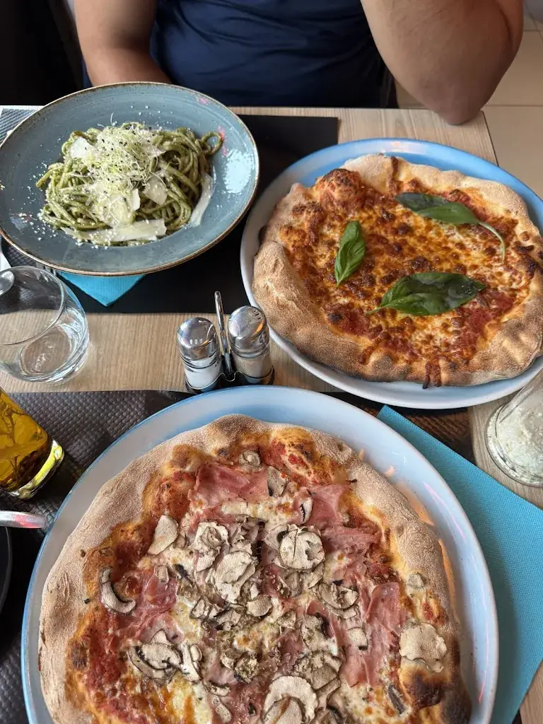 Люба Бочарова_Le Romain d'Etretat_Étretat_recensione