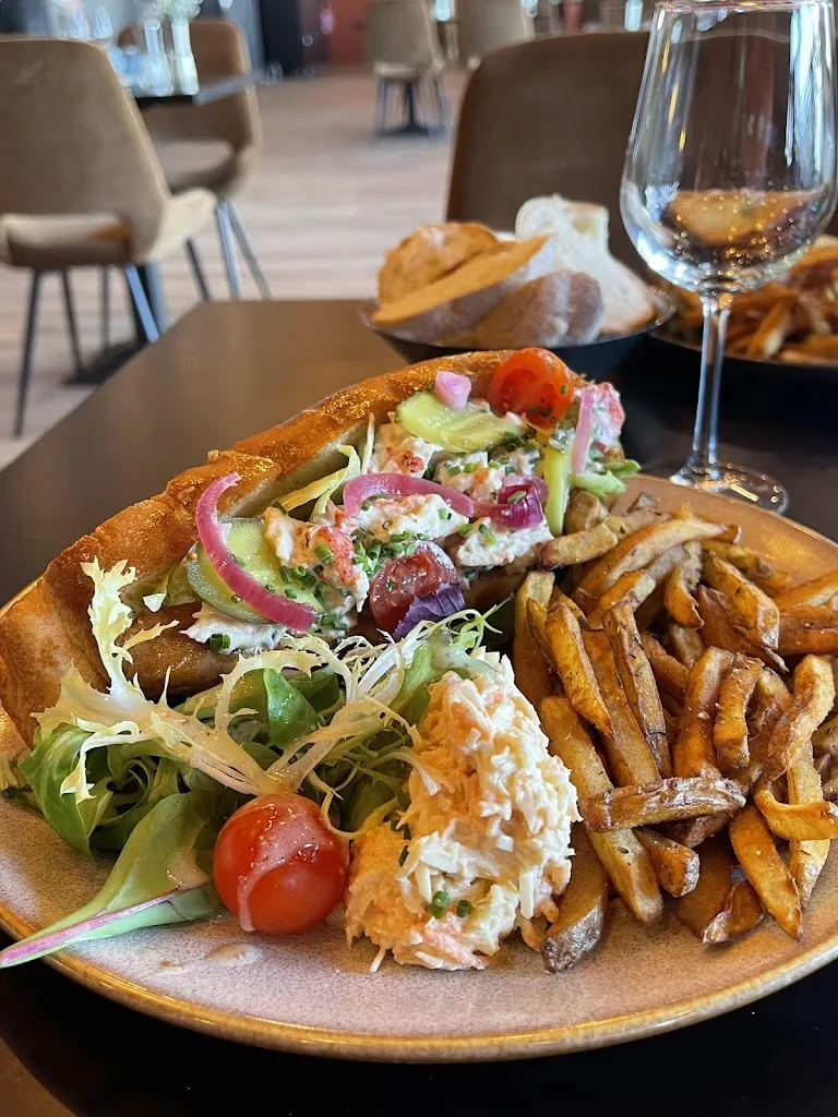 Le Homard Bleu_Étretat_slider_image_3