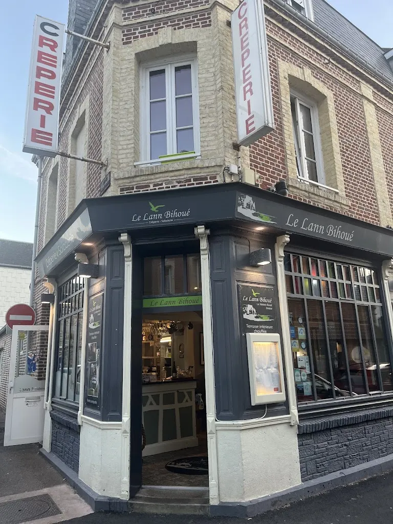 Le Lann-Bihoué_Étretat_slider_image_3