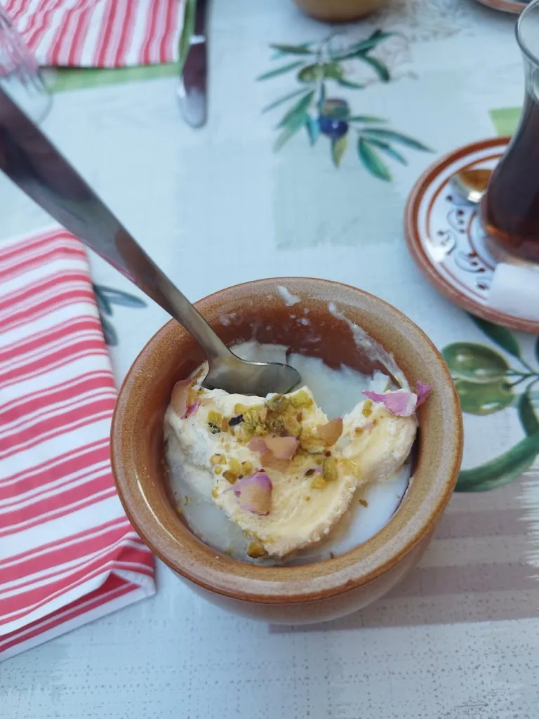 Chris Lucie 27_Le luxe syrien_Évreux_review