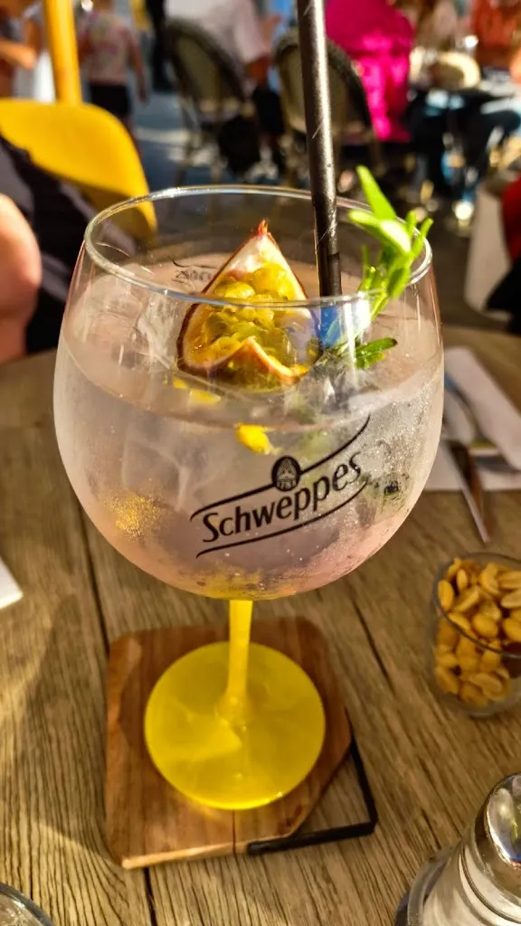 Anthony Hzt_La Place Evreux_Évreux_recensione