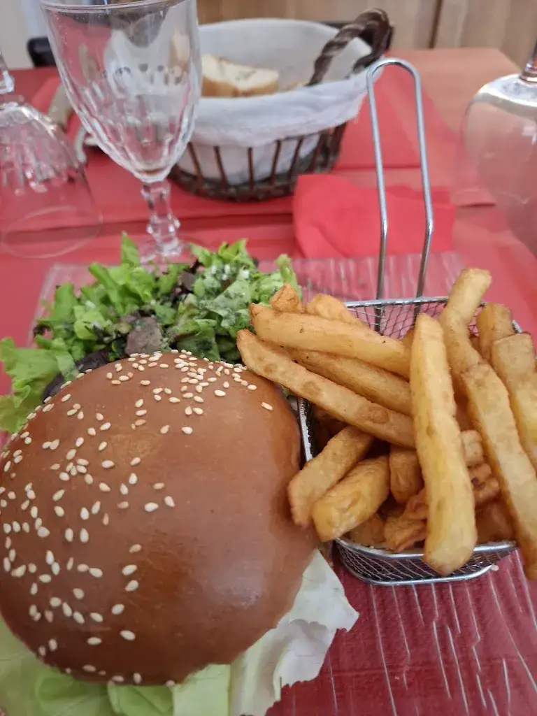 Hotel Restaurant Le Clémenceau restaurant in Étrépagny