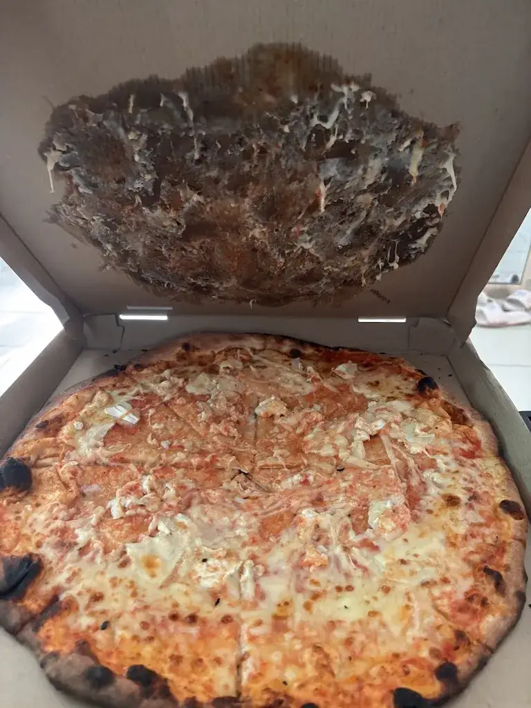 Kamille Cornu_L'Eure Pizza_Étrépagny_review