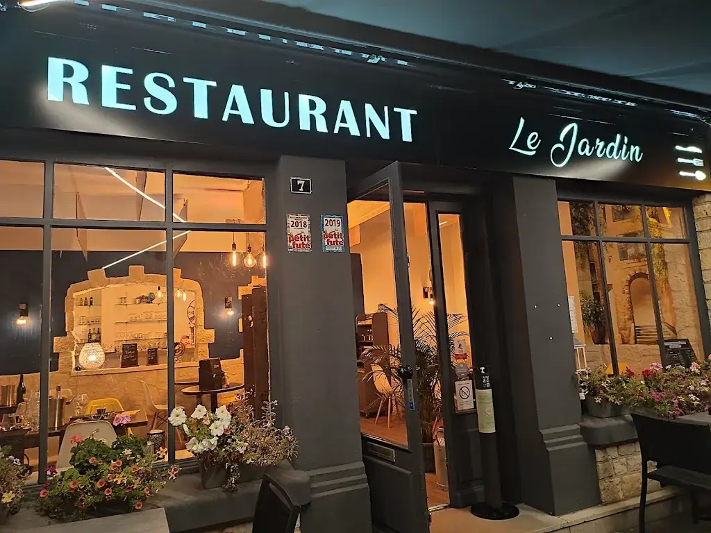 Le jardin ristorante a Falaise