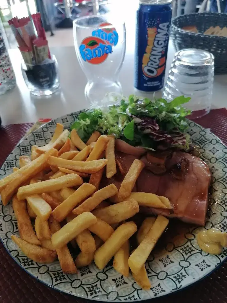 Le Pti' Resto_Falaise_slider_image_3