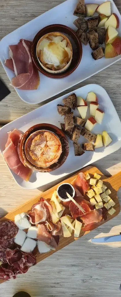 Ynea Pede_La Fromagerie du Château - Restaurant, Fromagerie et Bar à Fromages_Falaise_review