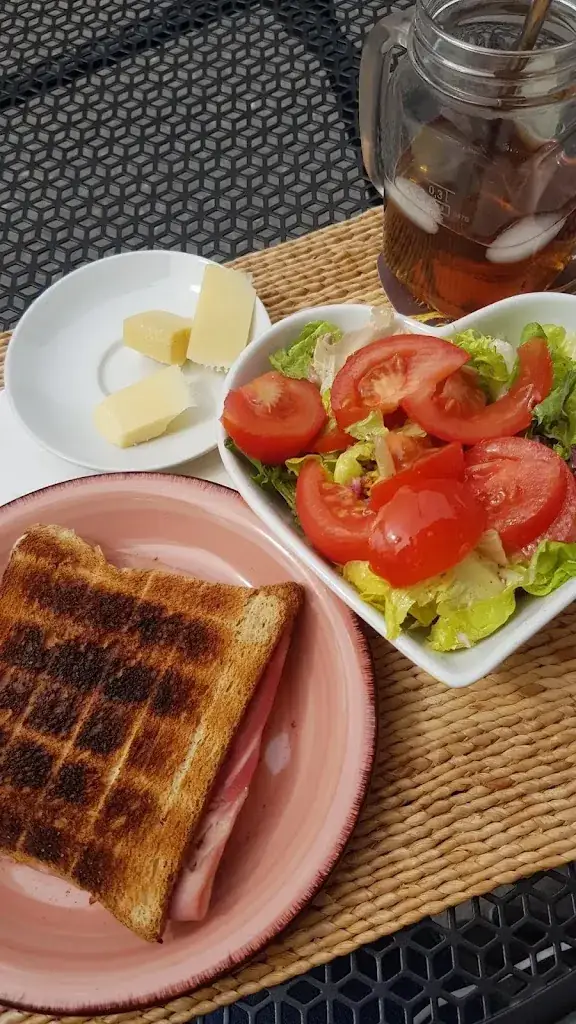 Laure Saliceti_Les Falaises Café-Restaurant Fribourg_Fribourg_review