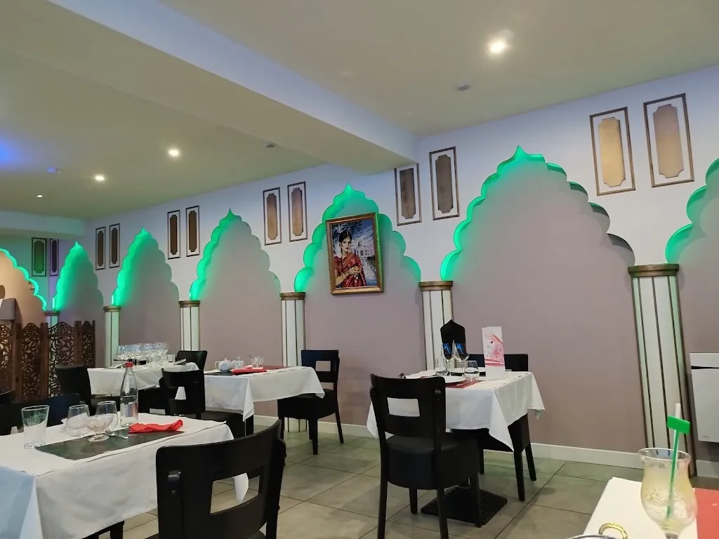 BHARATI restaurant in Flers